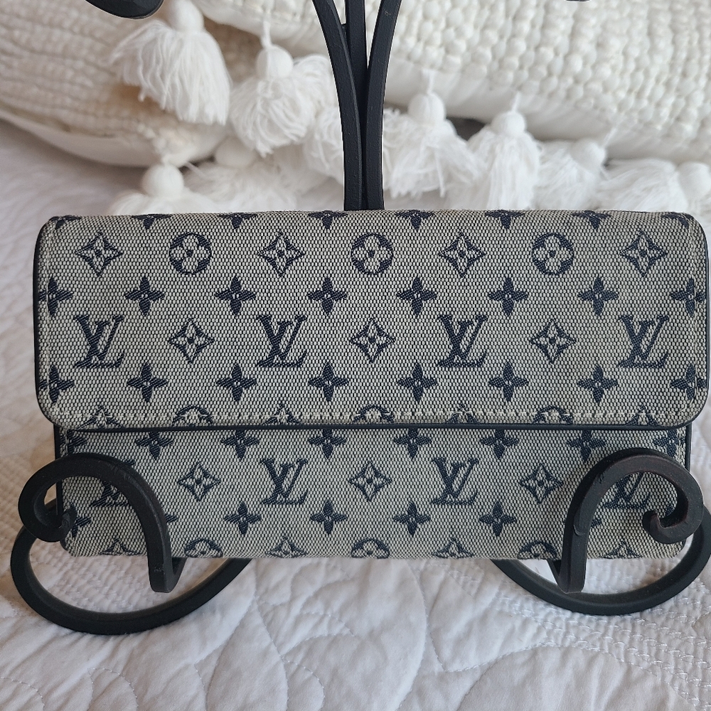 Authentic Louis Vuitton Lin wallet